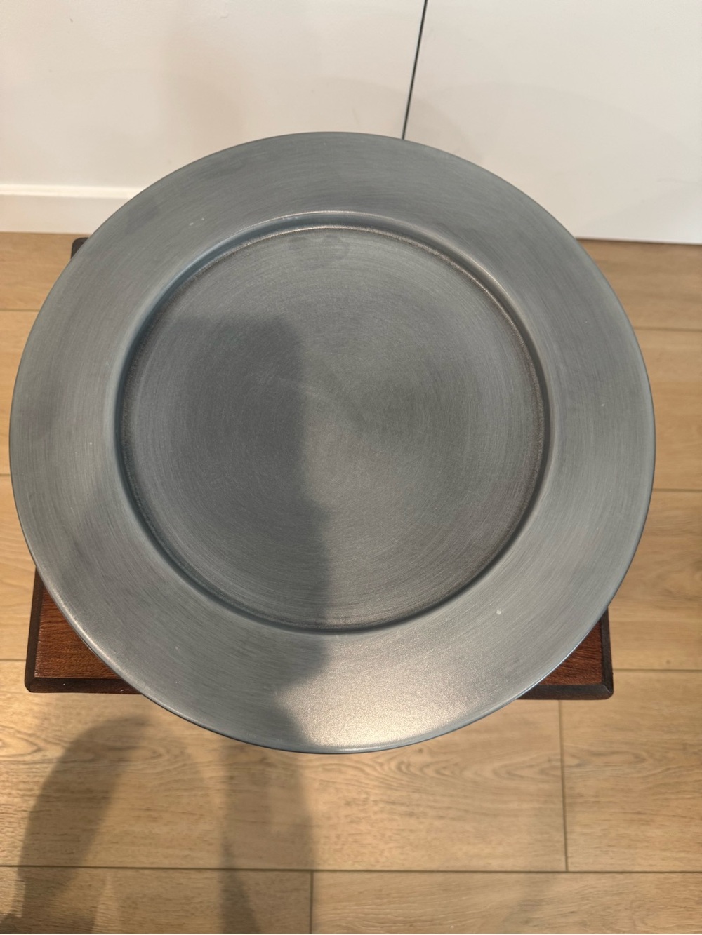 Set of 10 Classic Round Metal Charger Plate in Matte Gray
